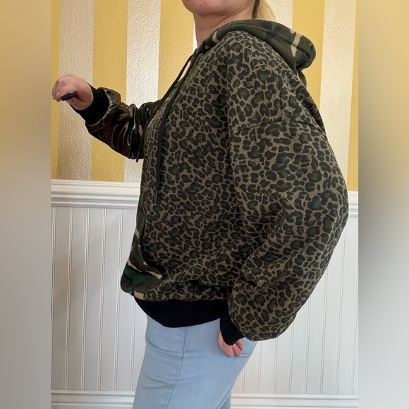 Asymmetrical camo hoodie - Picture 8 of 9